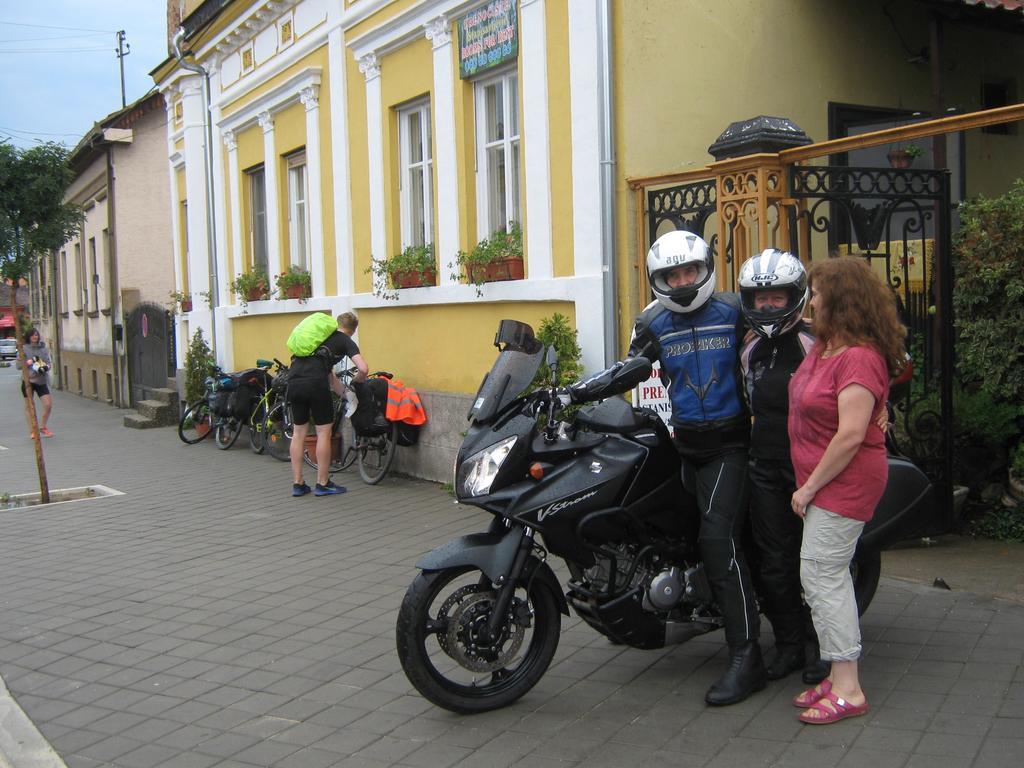 Hotel Base For Adventurers - Urban Guerrilla Negotin Esterno foto