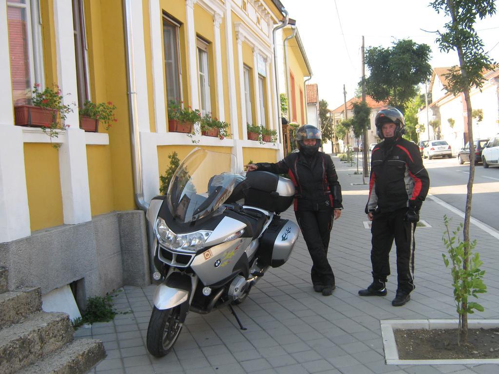 Hotel Base For Adventurers - Urban Guerrilla Negotin Esterno foto