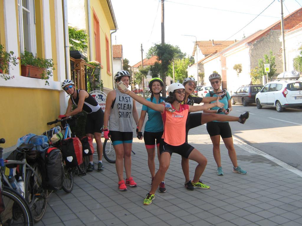 Hotel Base For Adventurers - Urban Guerrilla Negotin Esterno foto