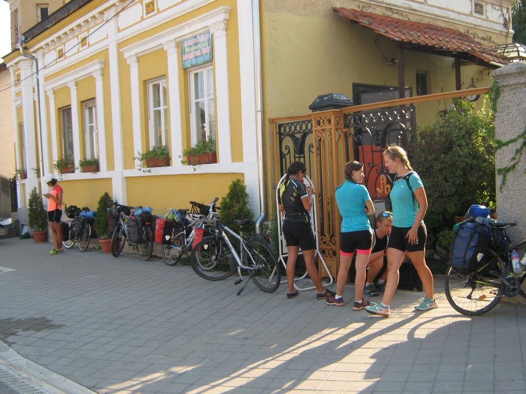 Hotel Base For Adventurers - Urban Guerrilla Negotin Esterno foto
