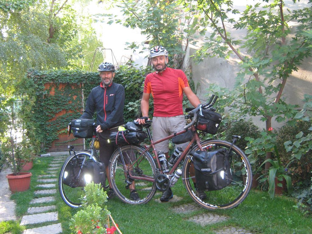 Hotel Base For Adventurers - Urban Guerrilla Negotin Esterno foto